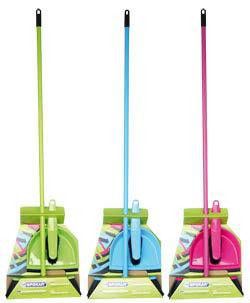 SPOJENÉ KARTÁČOVNY Set koště s násadou, lopatka + smetáček 1 ks