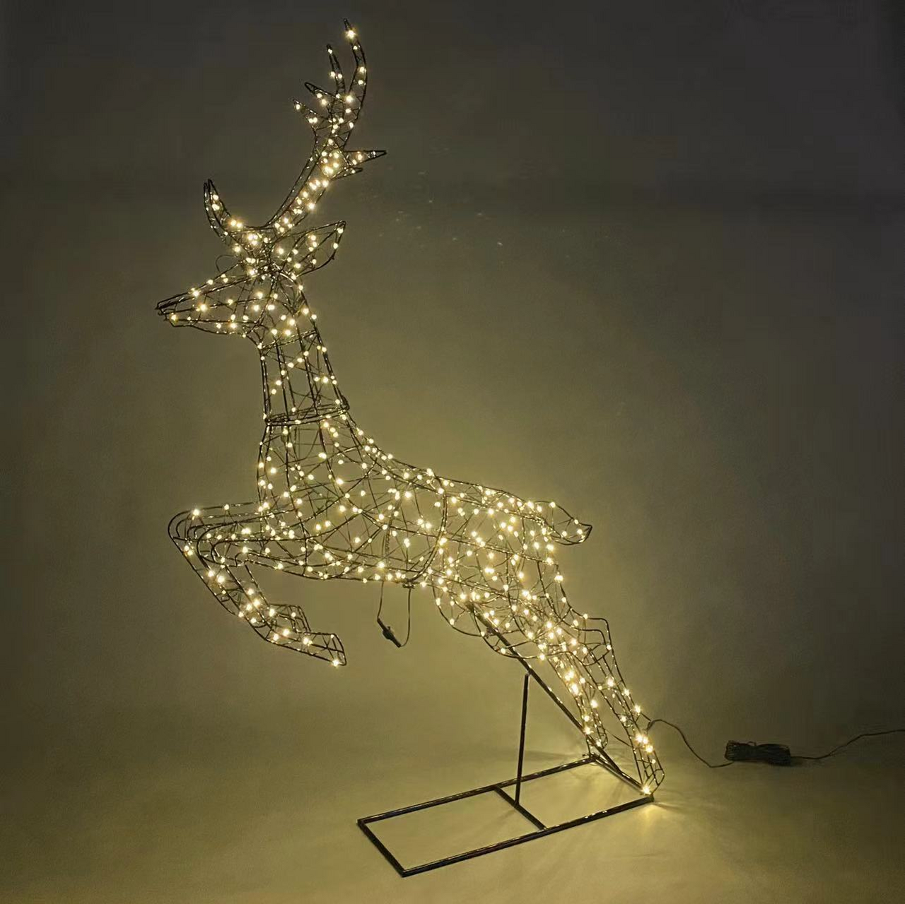 Tarrington House Jelen LED 440L 157 cm 1 ks