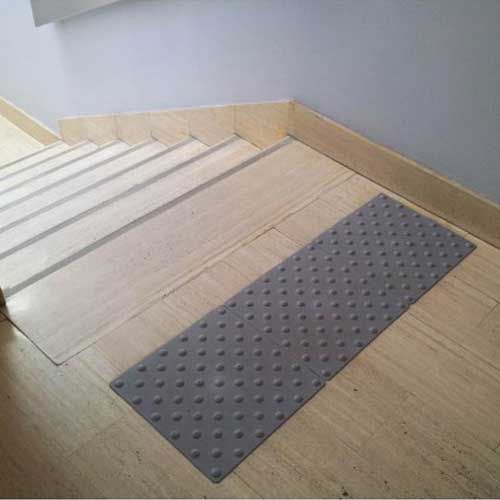 Dalle podotactile adhésive gris Handinorme