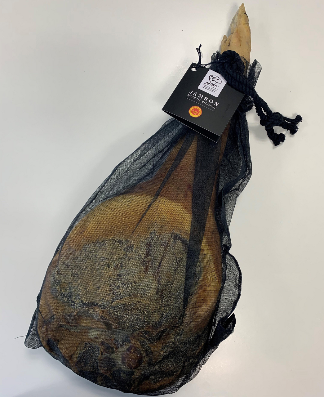 LE NOIR DE BIGORRE Jambon Noir de Bigorre avec os 20 mois 9 kg environ