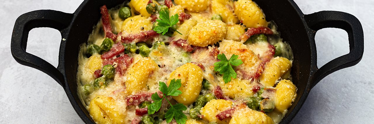 Recettes des chefs - Gratin de gnocchi aux petits pois façon carbonara Recettes des chefs - Gratin de gnocchi aux petits pois façon carbonara