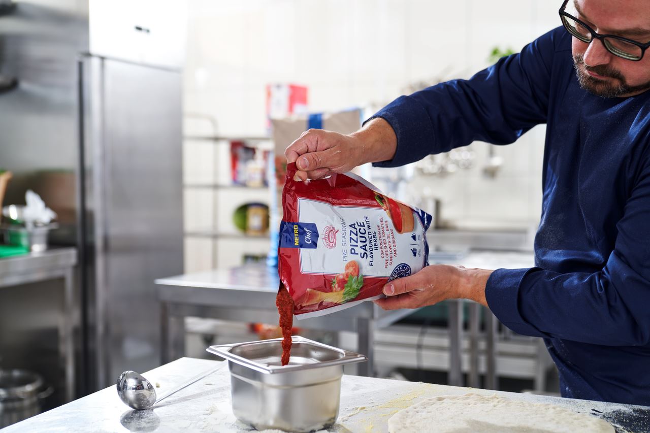 METRO Chef Pizzasaus pouch 4 x 2,5 kg