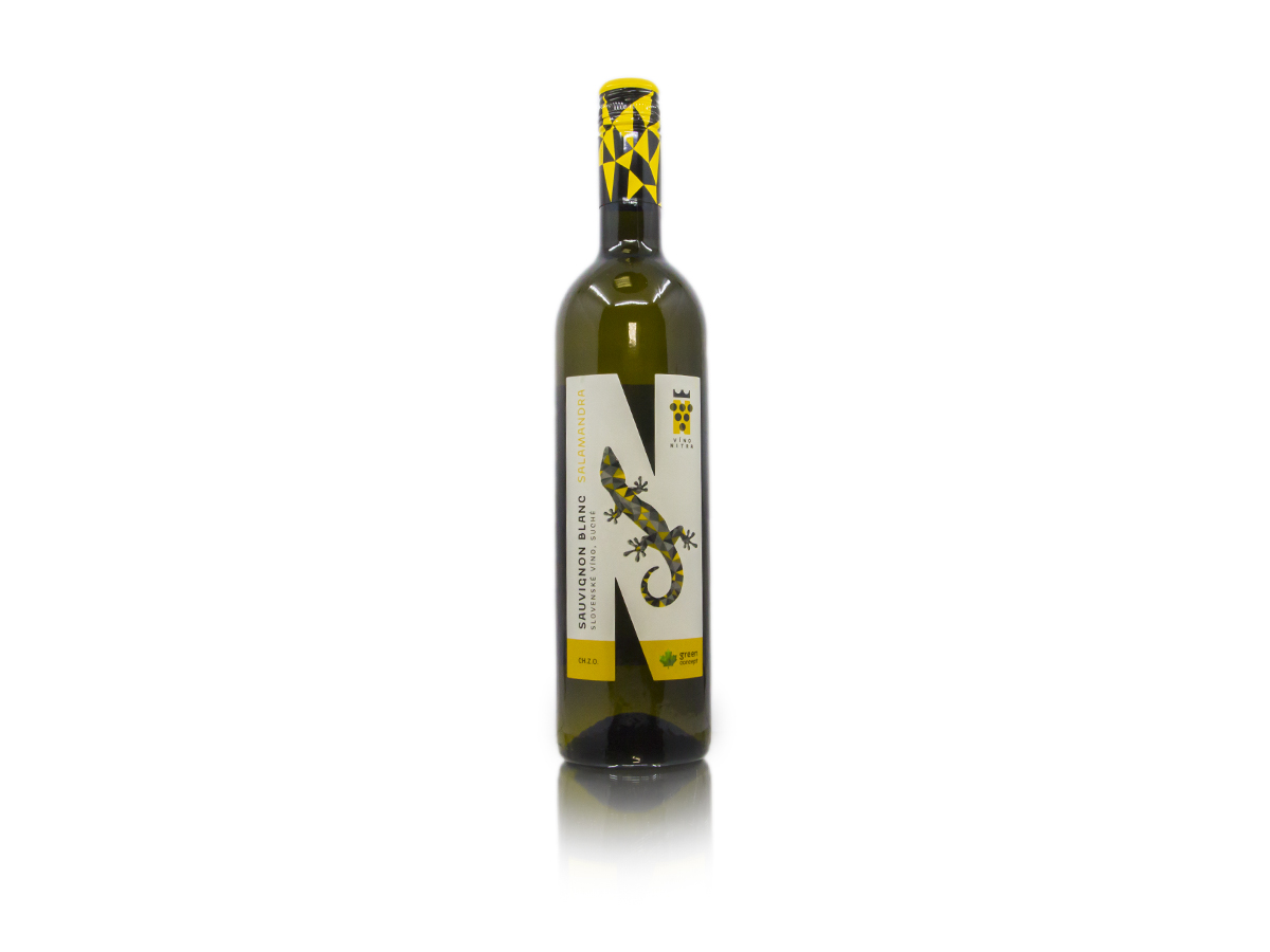 VÍNO NITRA Tradition Sauvignon blanc 750 ml