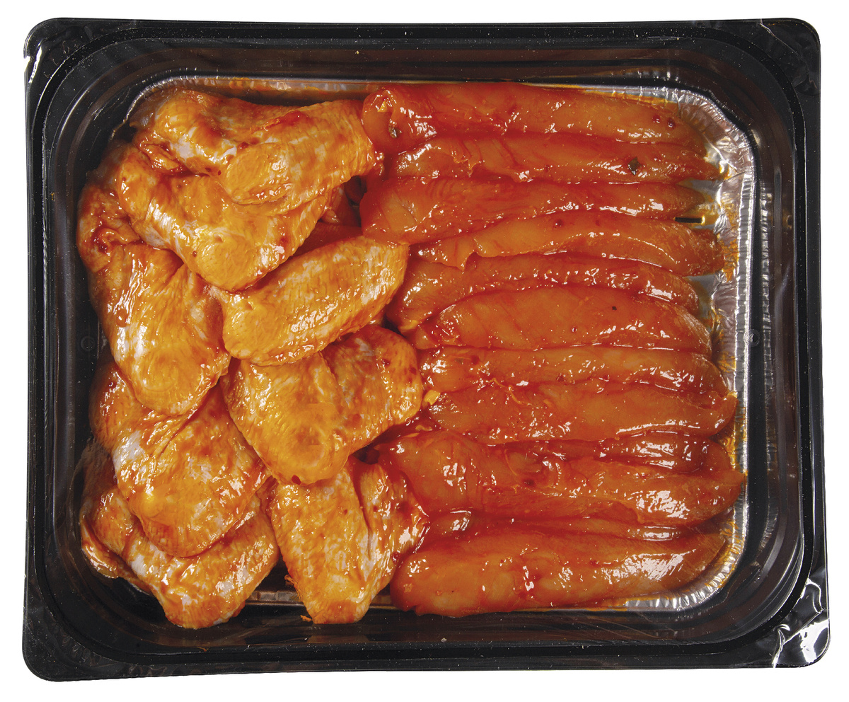 Kuracie prsia + krídielka na gril marinované chlad. váž. cca 1,6 kg tácka