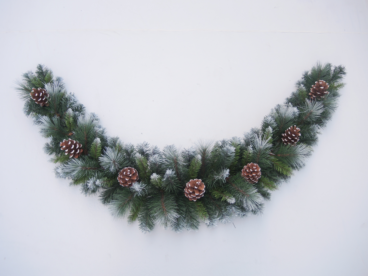 Tarrington House Girlanda so šiškami (119) 150 cm 1 ks