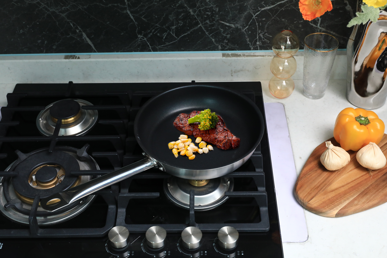 METRO PROFESSIONAL Panvica s nepriľnavým povrchom 32 cm nerez 1 ks