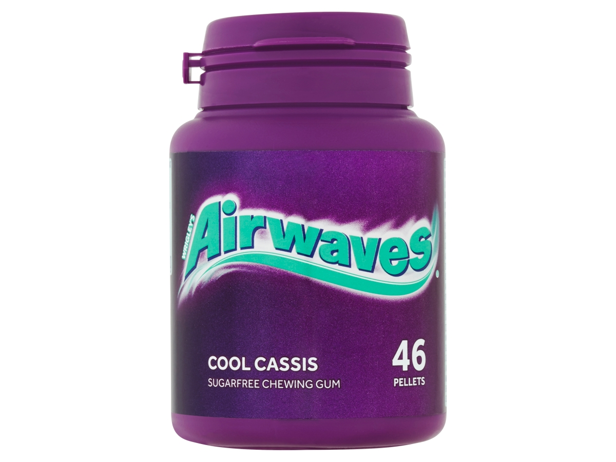 Airwaves Cool Cassis žuvačky čierna ríbezľa 64 g dóza